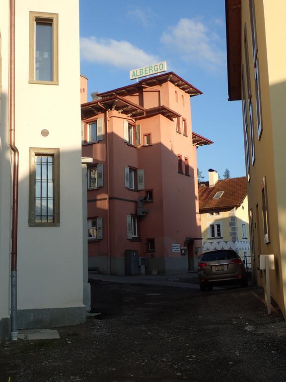 Hotel Raetia Tiefencastel Exterior foto